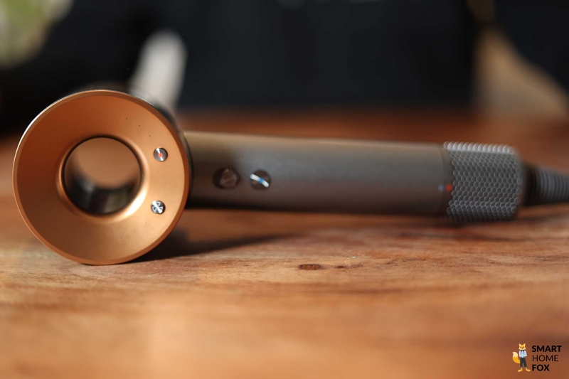 Man sieht den Dyson Supersonic in der Farbe Kupfer.